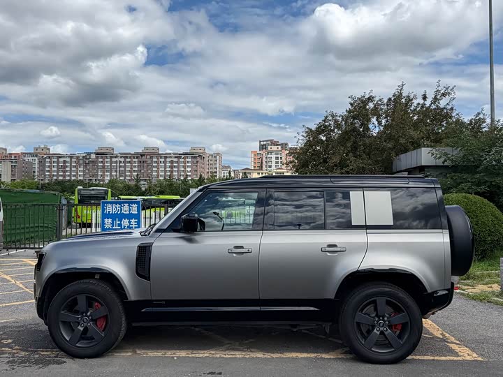 Land Rover Defender 110