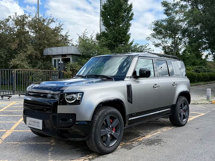 Land Rover Defender 110