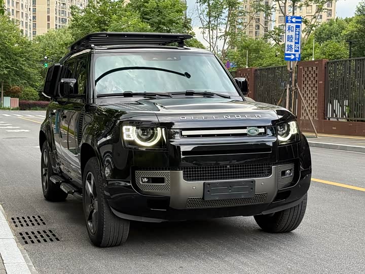 Land Rover Defender 110