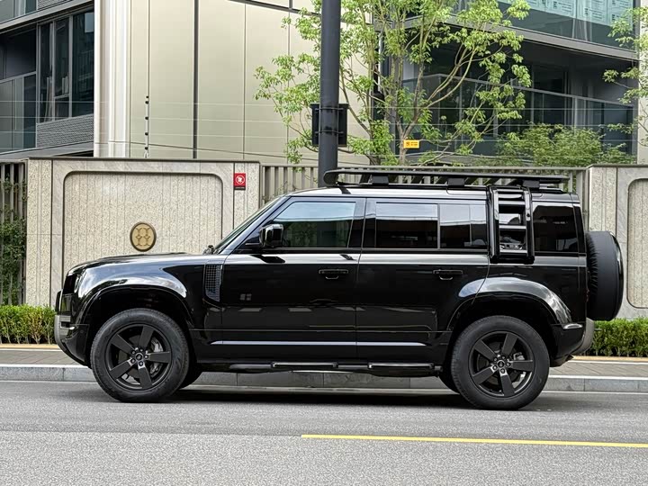 Land Rover Defender 110