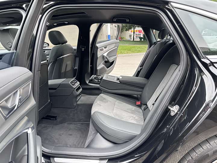 Audi A6L 40 TFSI Luxury Dynamic