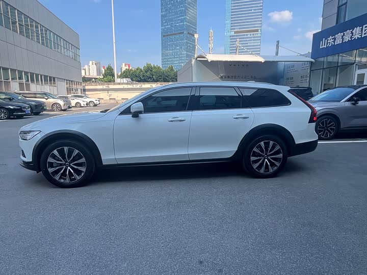Volvo V90 Cross Country B5