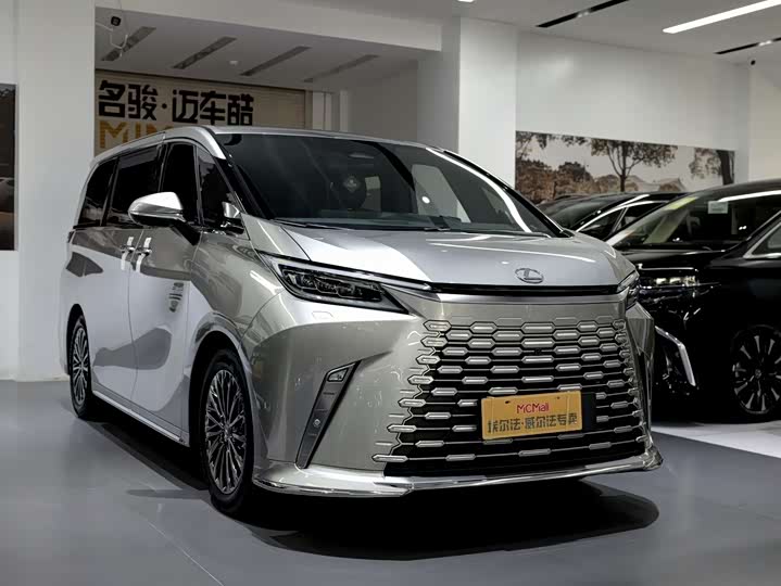 Lexus LM
