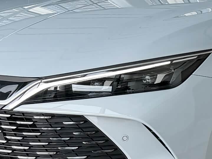 BYD Qin L DM-i Smart Drive 120 km Chaoyue
