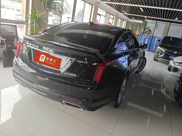 Cadillac CT5 28T Luxury (Standard)