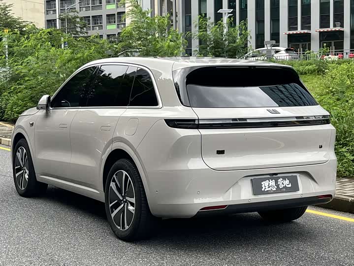 Li Auto L6