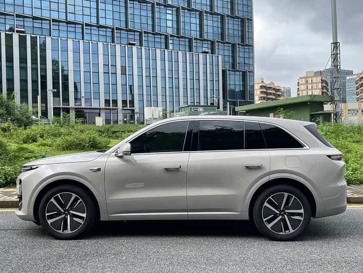 Li Auto L6