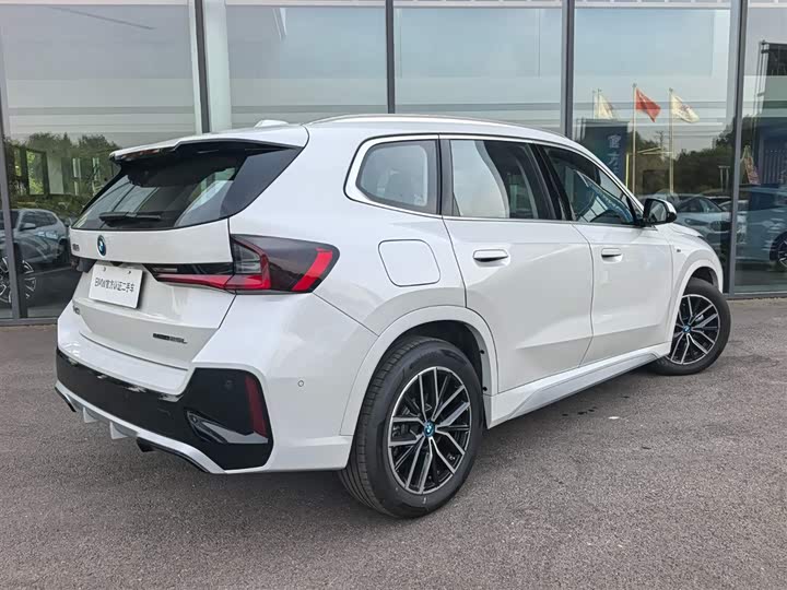 BMW iX1 eDrive25L M Sport Package