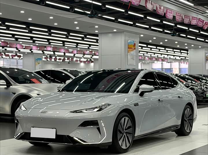 Geely Galaxy E8 550 km