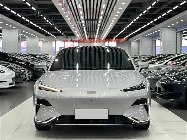 Geely Galaxy E8 550 km