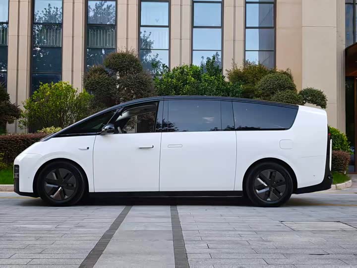 Li Auto MEGA Home Family Special Edition