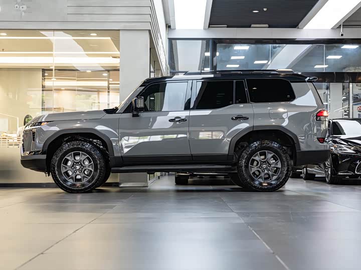 Lexus GX Pioneer