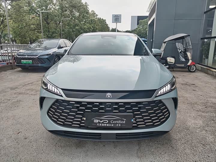 BYD Qin PLUS DM-i Smart Drive 120 km Chaoyue