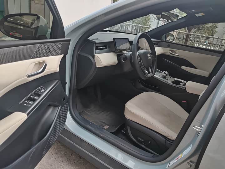 BYD Qin PLUS DM-i Smart Drive 120 km Chaoyue