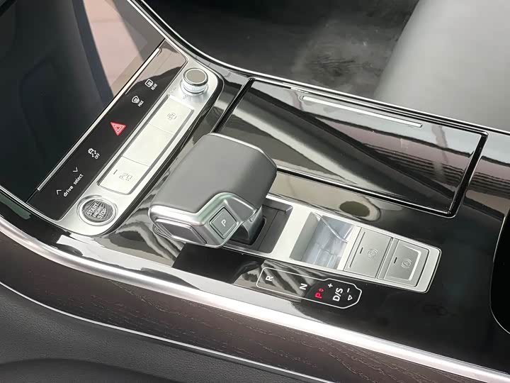 Audi A8L 45 TFSI quattro Luxury