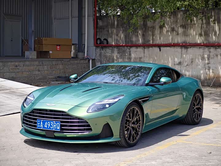 Aston Martin DB12