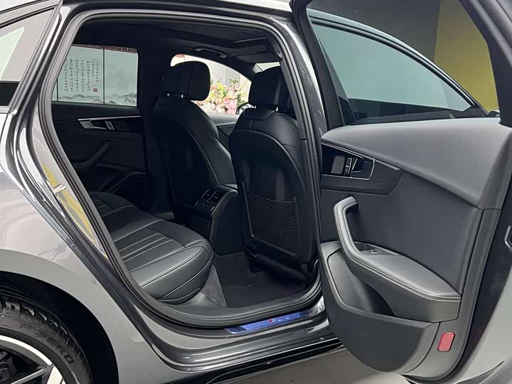 Audi A4L 40 TFSI Luxury Sport