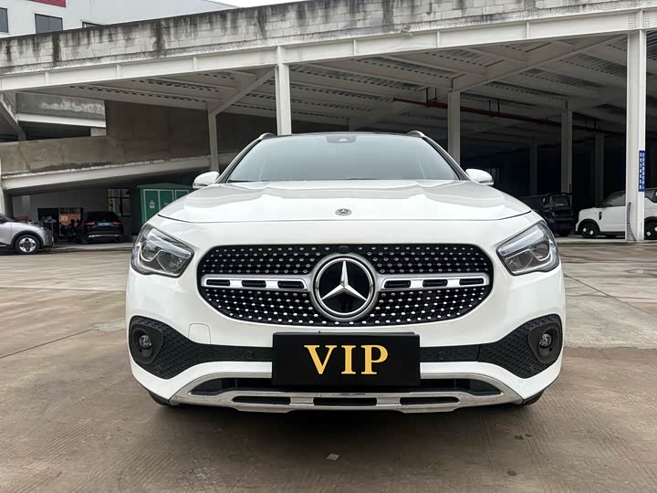 Mercedes-Benz GLA 200