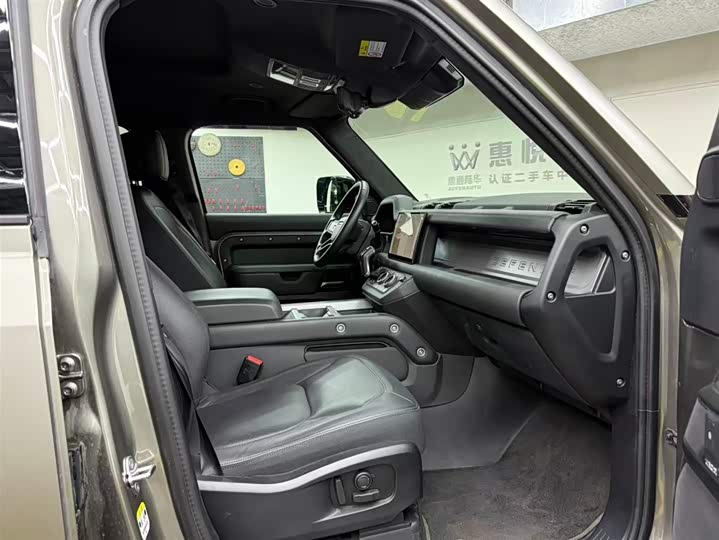 Land Rover Defender 110