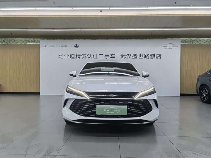 BYD Qin L DM-i Smart Driving 120 km Leading