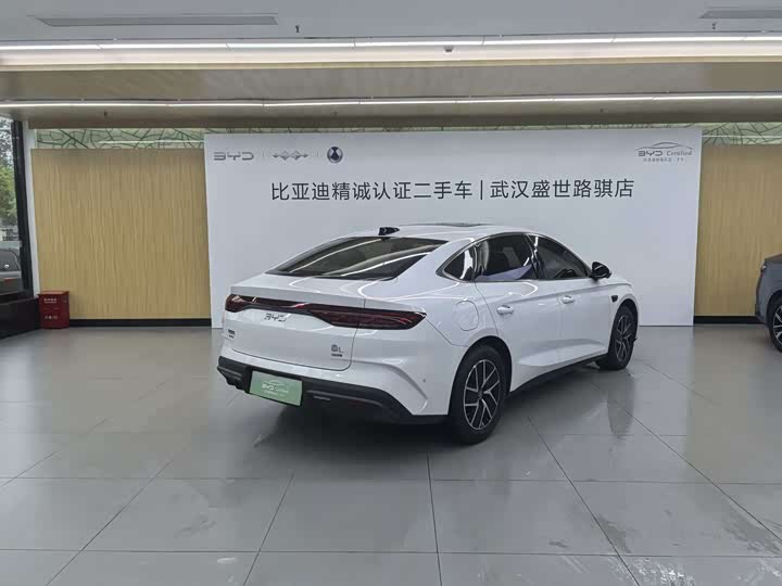 BYD Qin L DM-i Smart Driving 120 km Leading