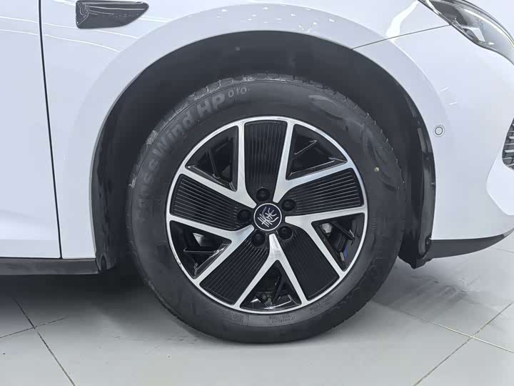 BYD Qin L DM-i Smart Driving 120 km Leading