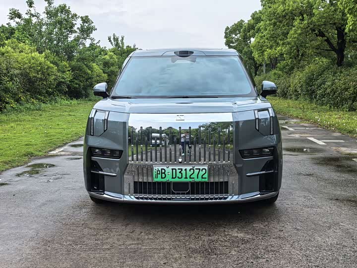 Zeekr 009 6-seat Executive