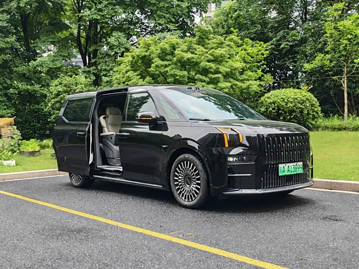 Zeekr 009 6-seat Executive