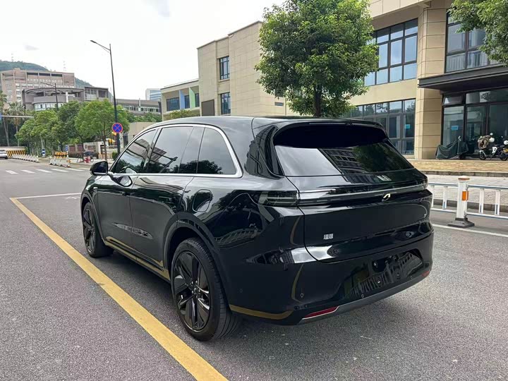 Li Auto L6