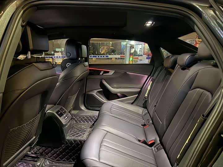 Audi A4L 40 TFSI Luxury Sport