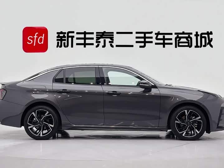 Lynk & Co 03