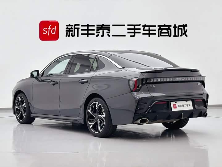 Lynk & Co 03