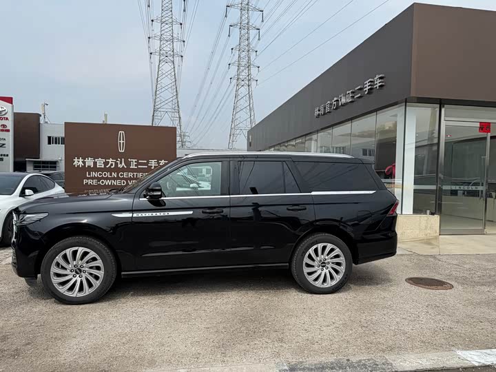 Lincoln Navigator