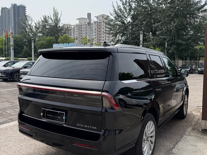 Lincoln Navigator