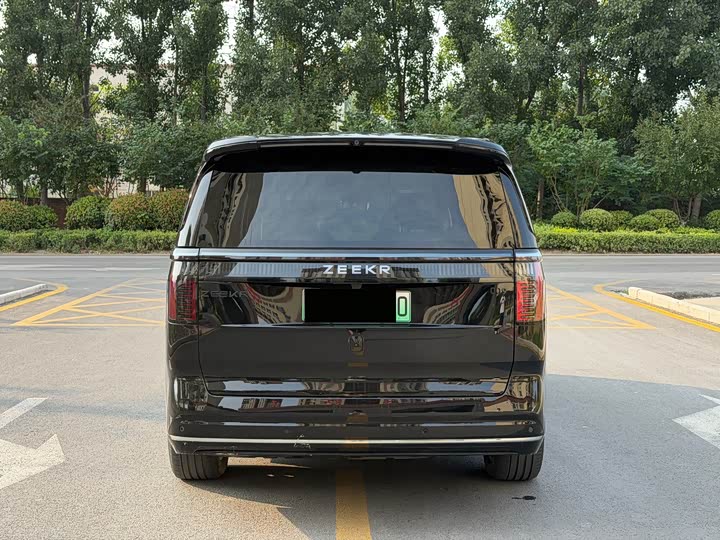 Zeekr 009 6-seat Executive