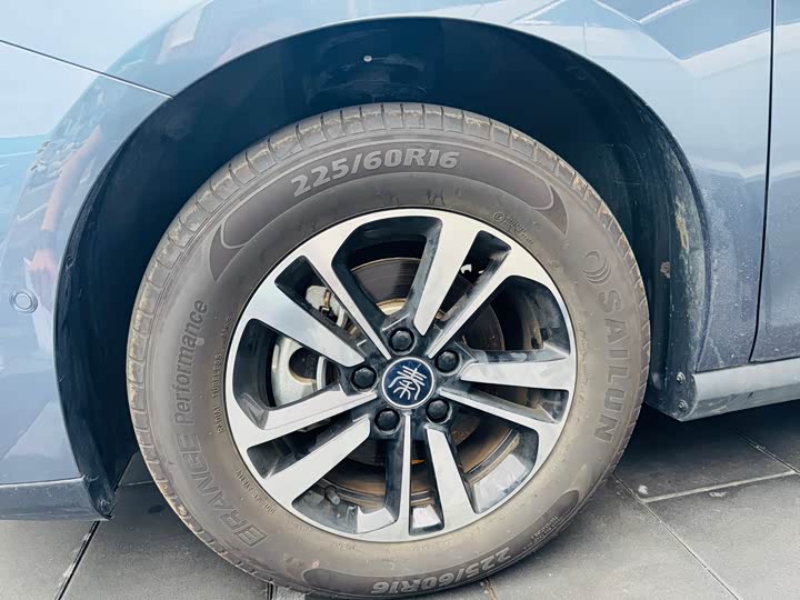 BYD Qin PLUS DM-i Smart Drive 120 km Chaoyue