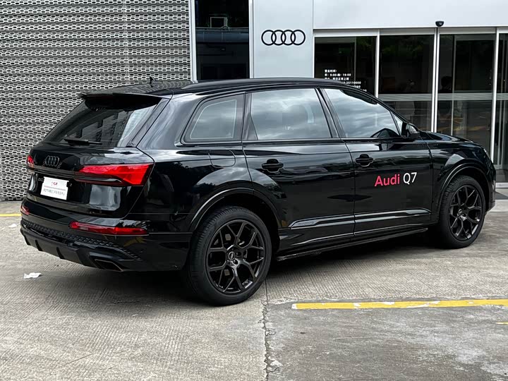 Audi Q7 45 TFSI quattro S line Black Warrior