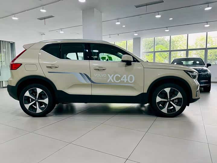 Volvo XC40 B4
