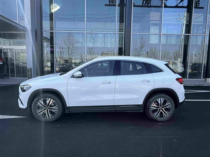 Mercedes-Benz GLA 220