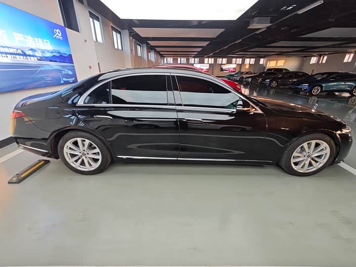 Mercedes-Benz S-Class S 400 L Luxury (2024 Facelift)