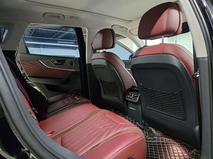 Hongqi HS5