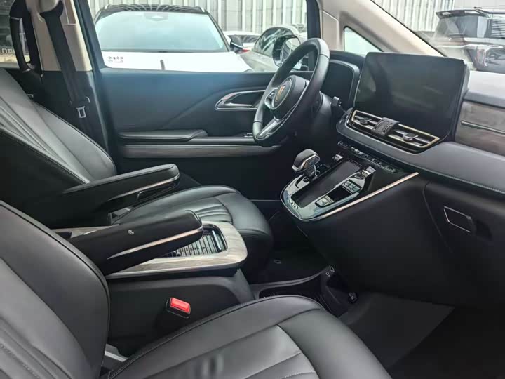 Hongqi HQ9