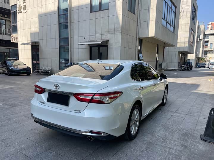 Toyota Camry 2.0G Luxury