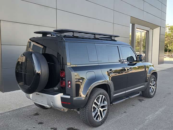 Land Rover Defender 110