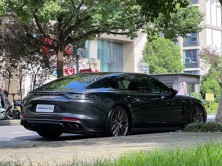 Porsche Panamera 4 Executive LWB Platinum