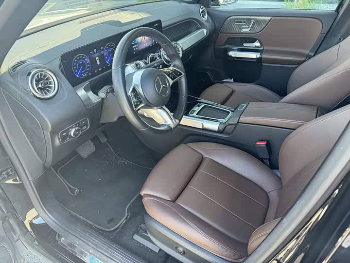 Mercedes-Benz EQB 260