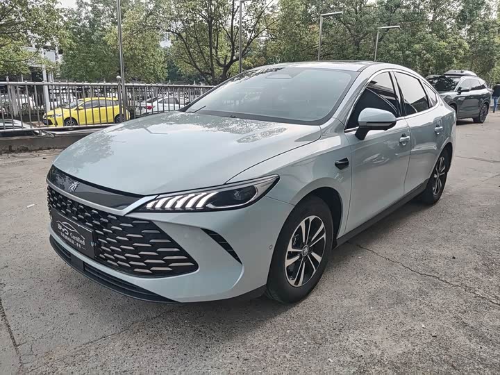BYD Qin PLUS DM-i Smart Drive 120 km Chaoyue