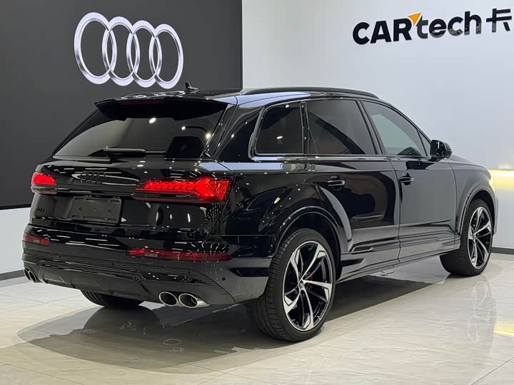 Audi SQ7 4.0 TFSI Dark Knight