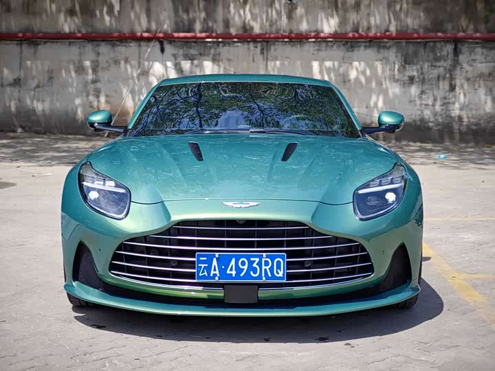 Aston Martin DB12