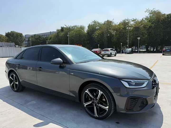 Audi A4L 40 TFSI Luxury Sport